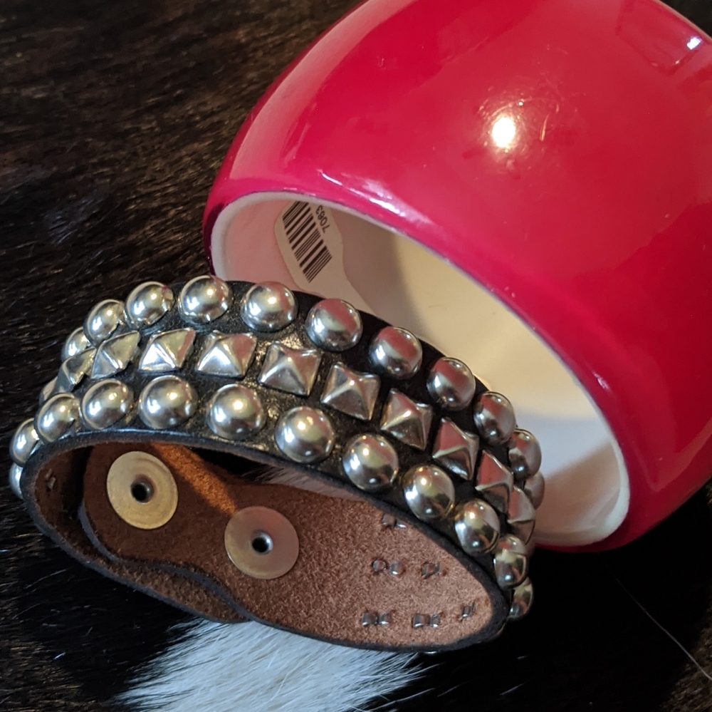 Cuff Set - Picture 2 of 2